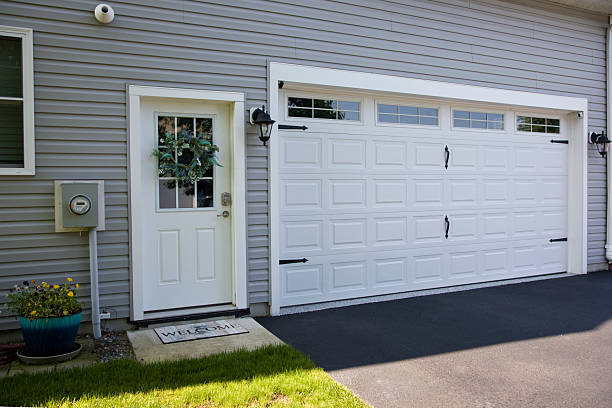 24/7 Emergency Garage Door Panel Replacement experts in Bowie, TX